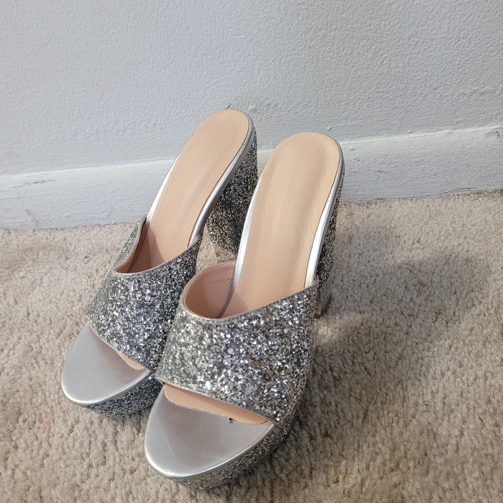 Heels - Picture 2 of 3